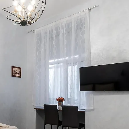 Apartment Golden Violin ! T