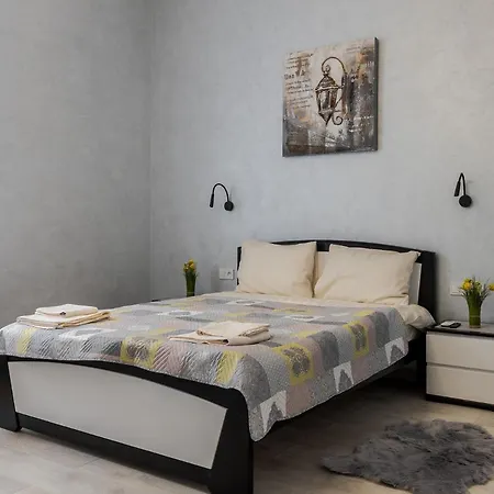 Golden Violin ! T Apartment *