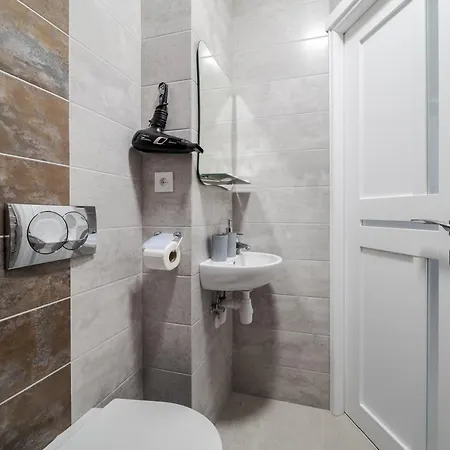 Golden Violin ! T Apartment