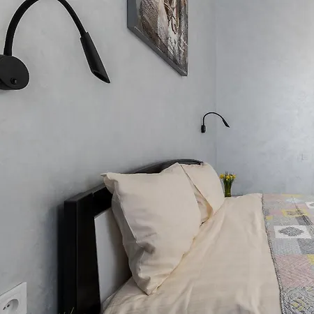 Golden Violin ! T Apartment