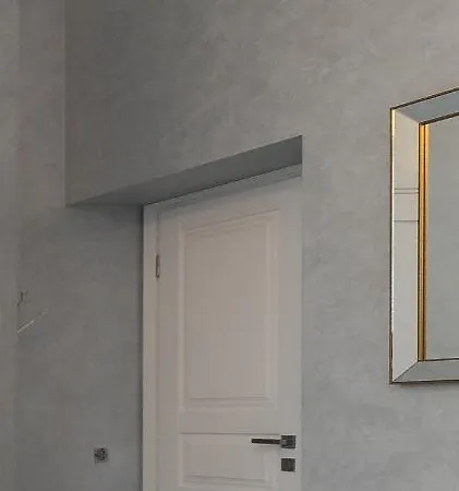 Golden Violin ! T Apartment