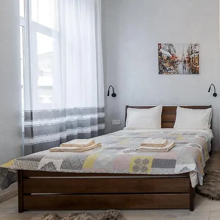 Golden Violin ! T Apartment *