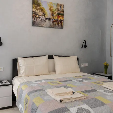 Golden Violin ! T Apartment *