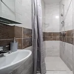 Golden Violin ! T Apartment