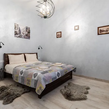 Apartment Golden Violin ! T